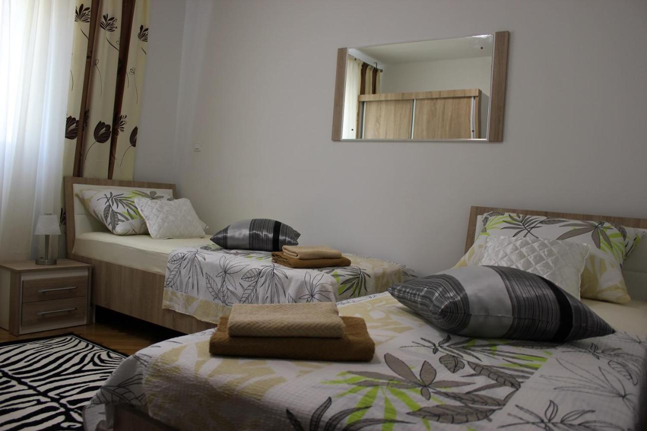 Deluxe Apartment Manuela With Balcony Top Center Split Exterior foto